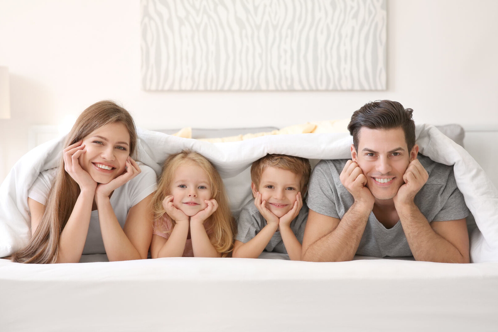 A-family-of-4-in-the-same-bed